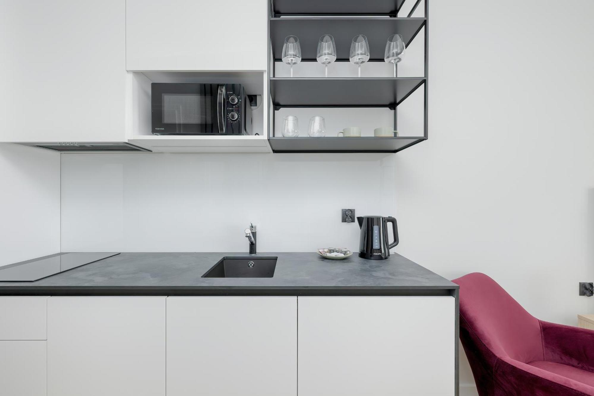 Modern In The Centre Of By Renters