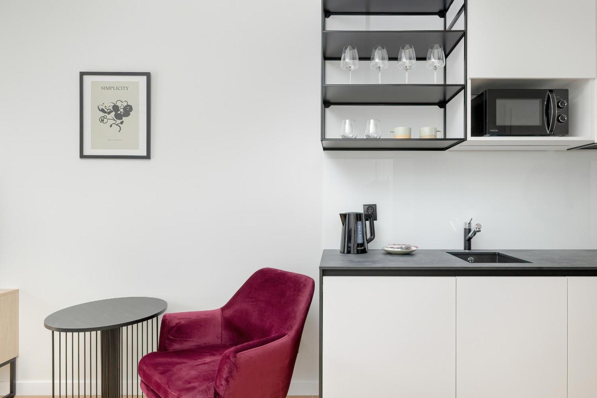 Modern In The Centre Of By Renters *