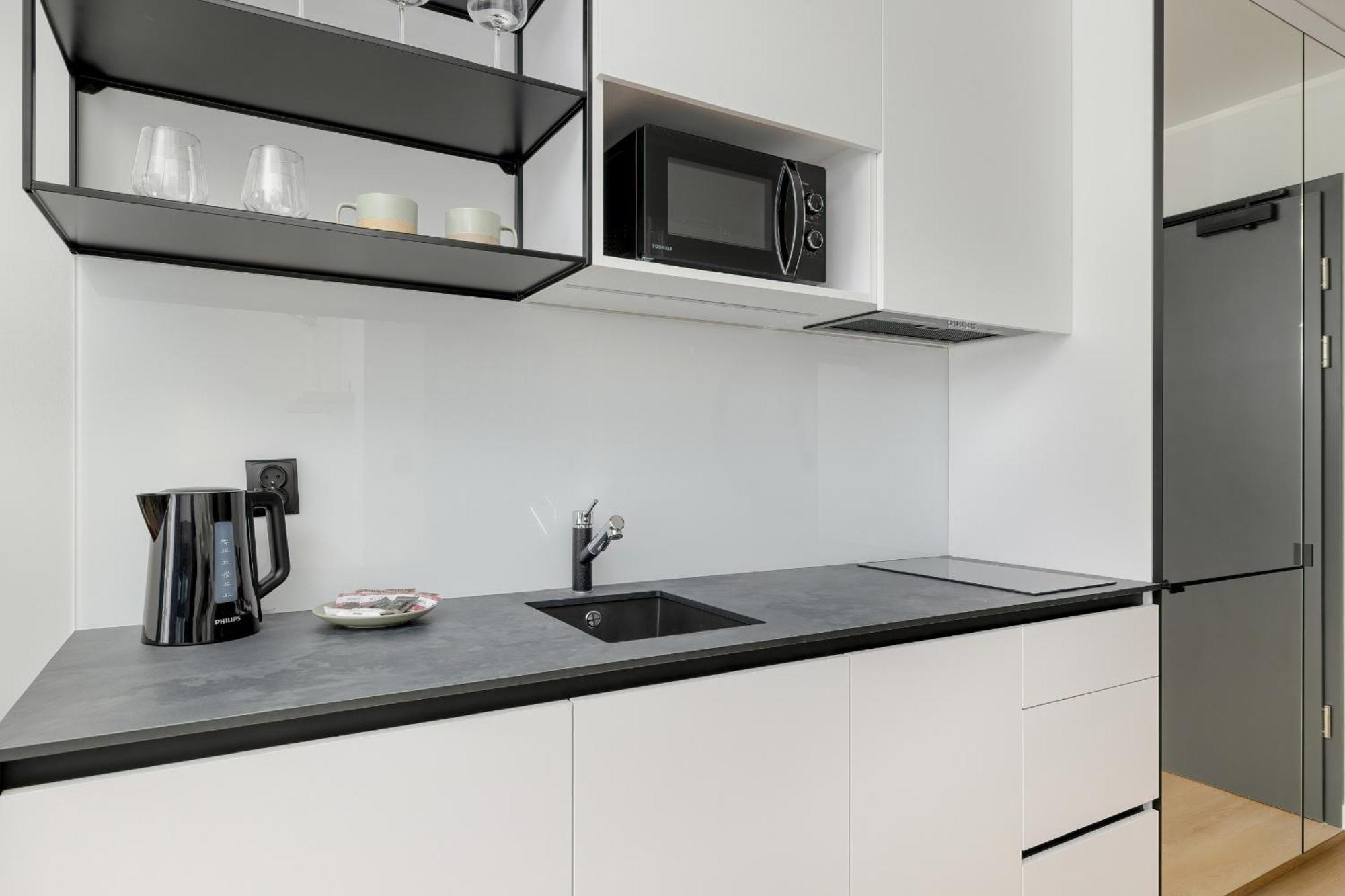 Modern In The Centre Of By Renters