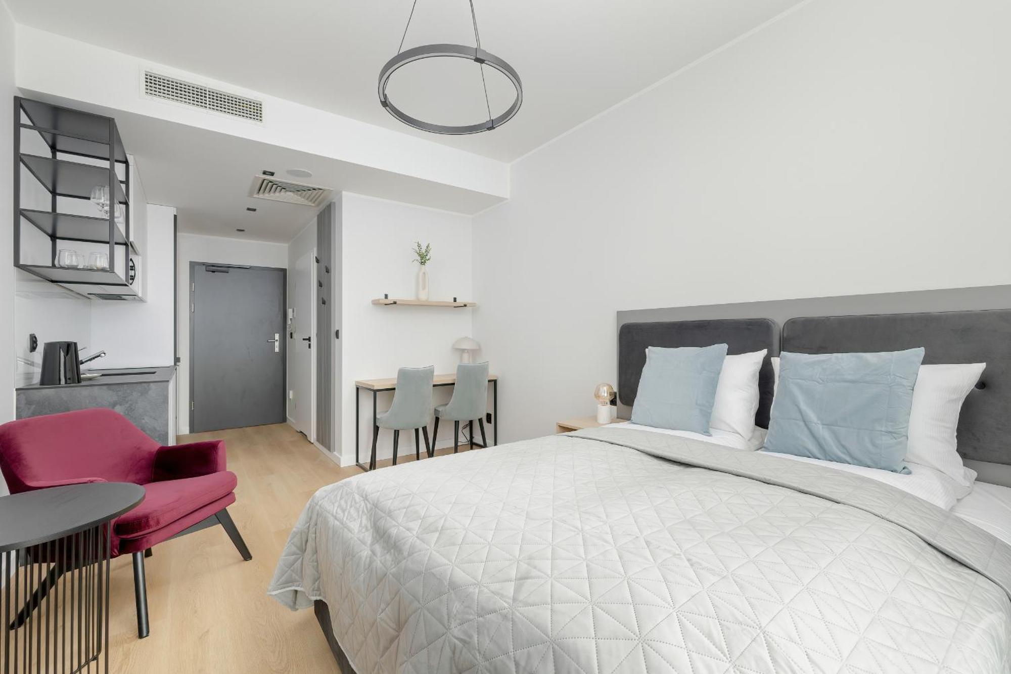 Modern In The Centre Of By Renters Apartment *