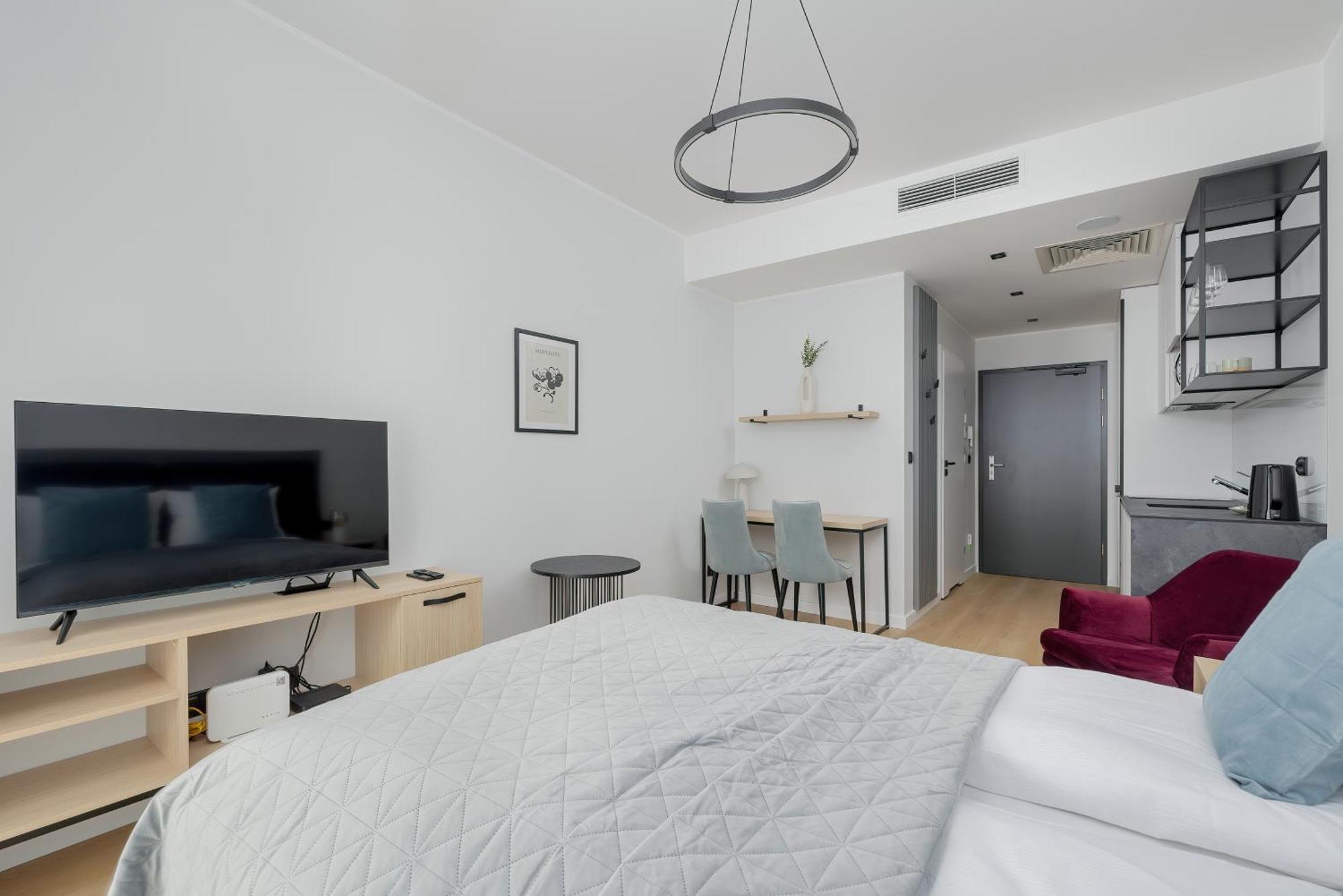 Modern In The Centre Of By Renters Apartment *
